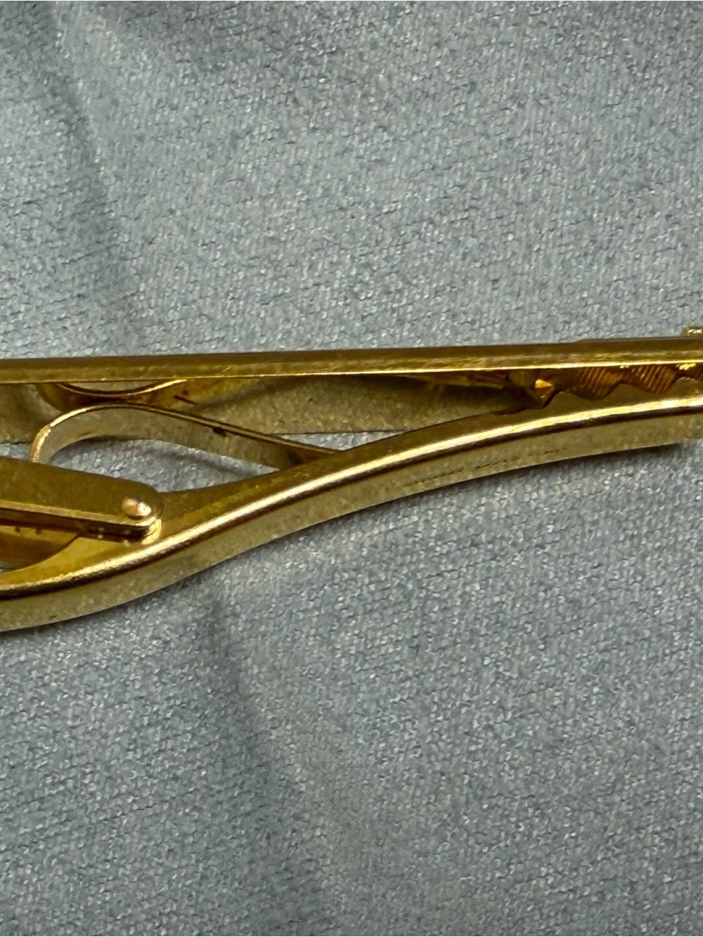 🎡🎡 Vintage- Nina Ricci Gold Tone Cufflinks and Tie Clip with Black Hexagon Inlay